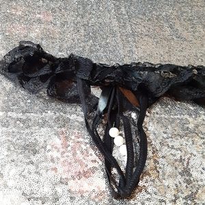👙 NEW black lace crouches panties w/ pearls👙